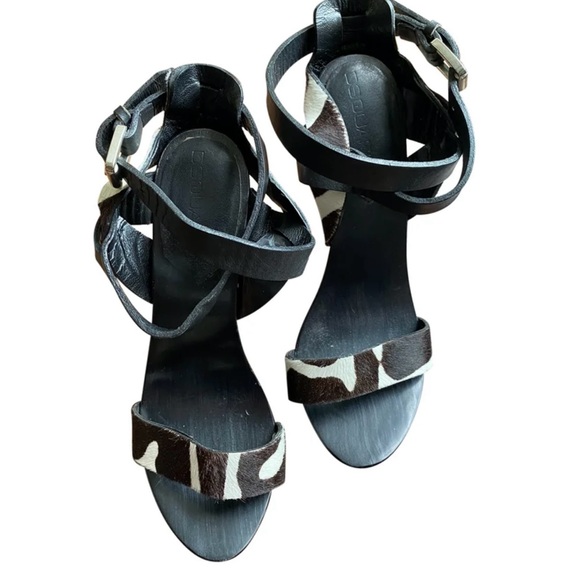 Cow print and leather DSquared heels size 39 or US 9. - Picture 2 of 4